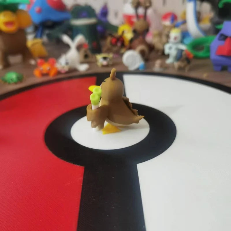 Figurines Pokémon de Canarticho et de son évolution Palarticho avec leur poireau.