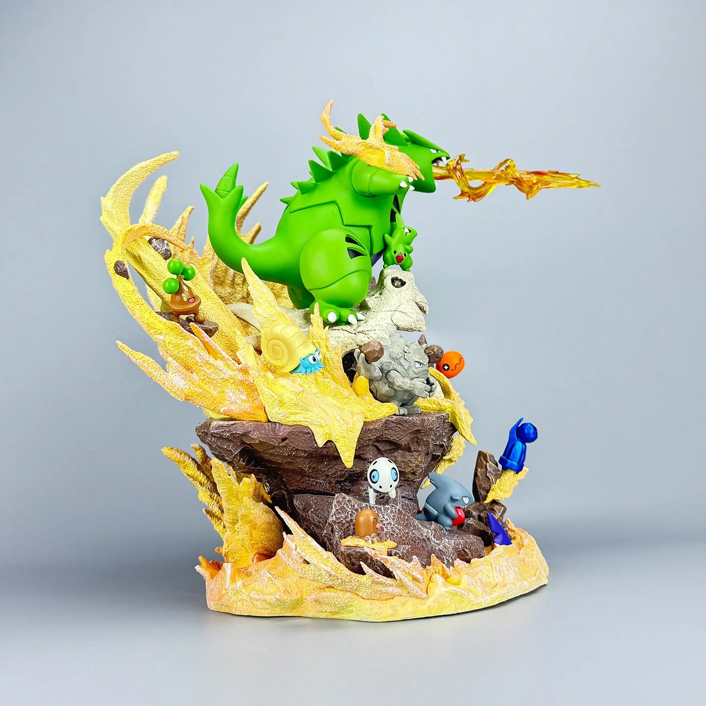 Statue Figurine Pokémon Tyranocif & Type Sol Roche - Tempête de Sable