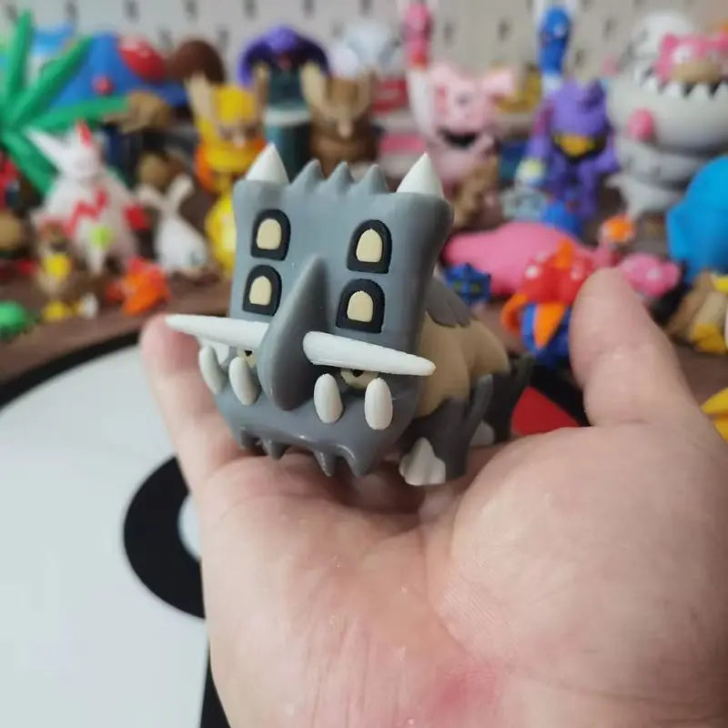 Figurines Pokémon fossiles de Dinoclier et son évolution Bastiodon.