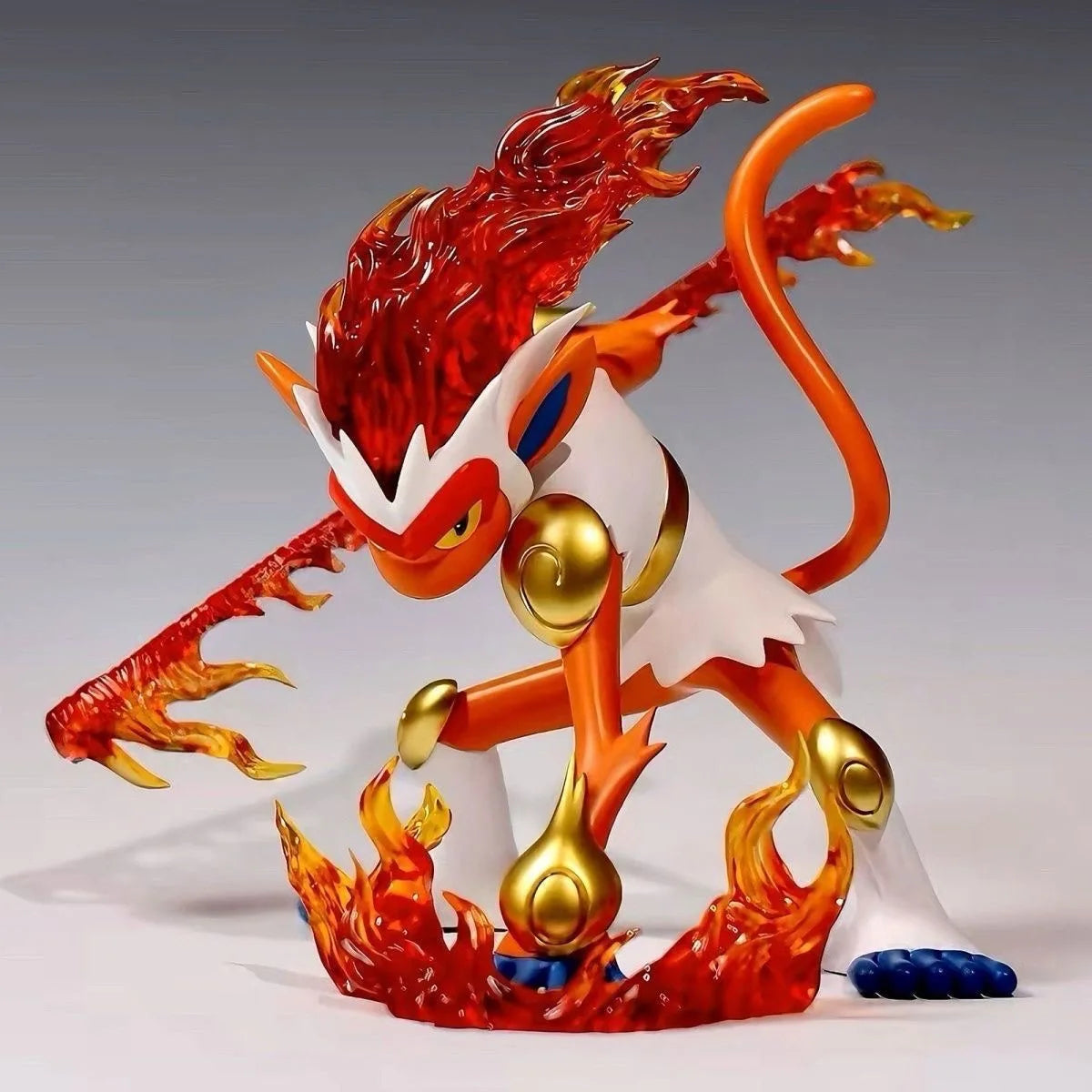 Figurine Pokémon de Simiabraz en position de combat au milieu d'un cercle de feu ardent.