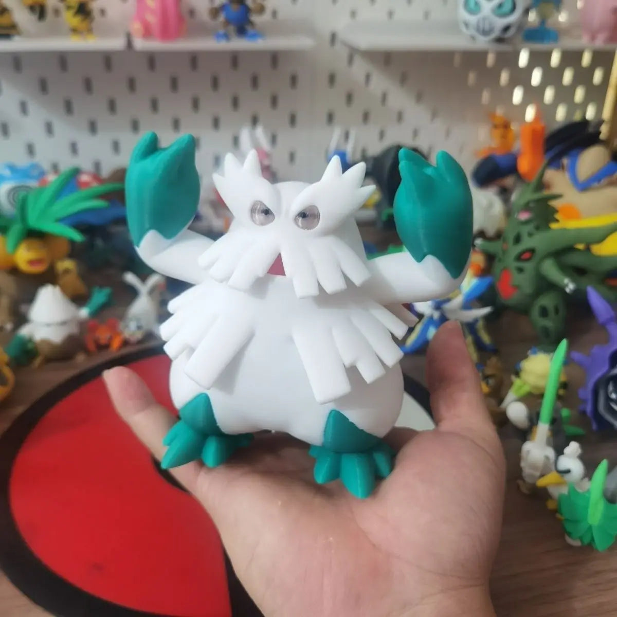 Figurines Pokémon de Blizzi, Blizzaroi et sa forme Méga-Blizzaroi.