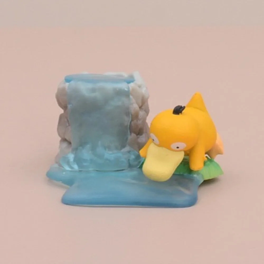 Lot de figurines Pokémon présentées dans des décors naturels variés (rivière, forêt, rochers)