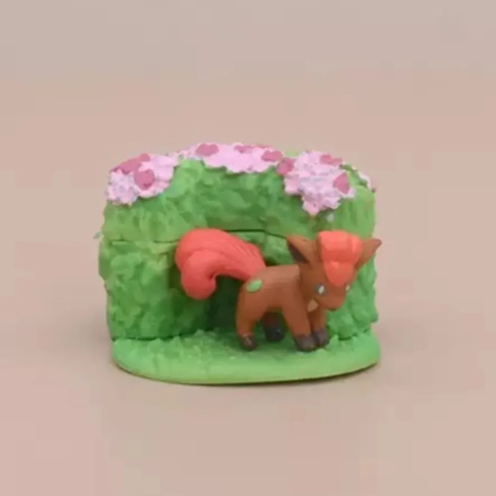 Lot de figurines Pokémon présentées dans des décors naturels variés (rivière, forêt, rochers)