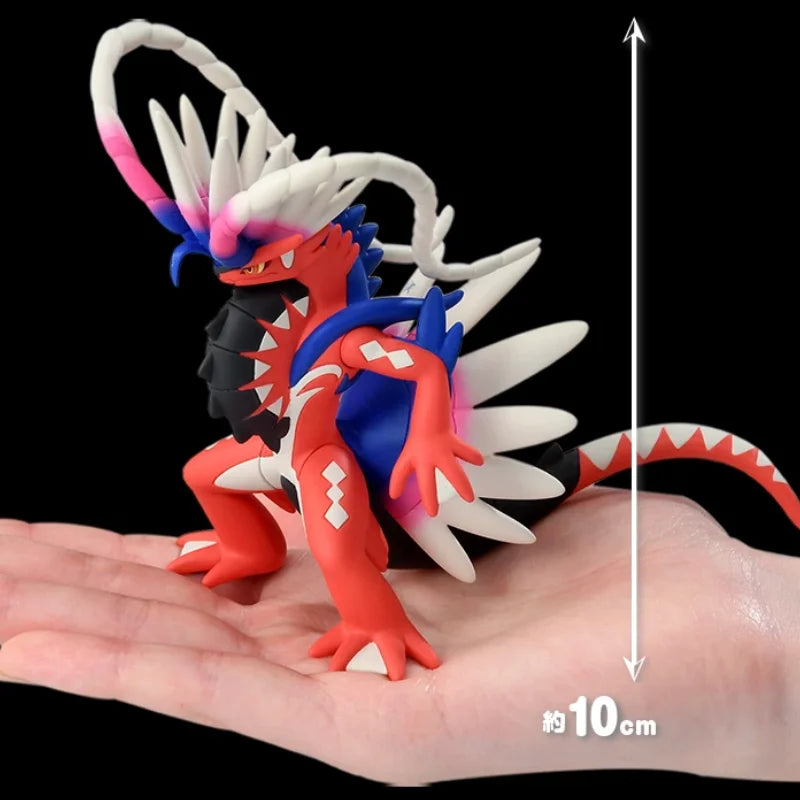 Sélection de figurines Pokémon variées incluant des Pokémon emblématiques, des formes de Teracristal et des dresseurs.