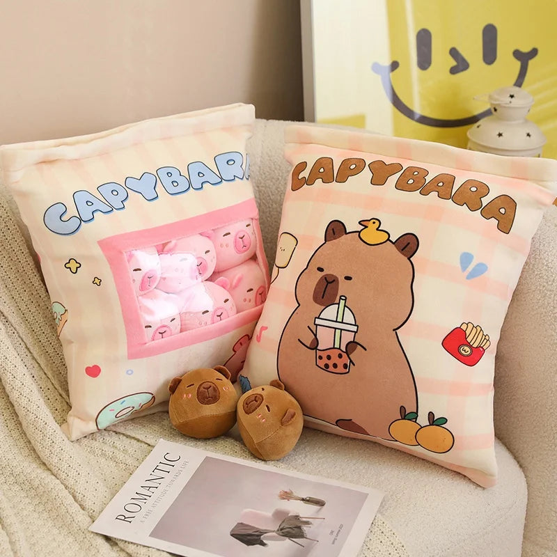 Coussin Capybara Sachet Transparent – Oreiller Rempli de Mini Doudous