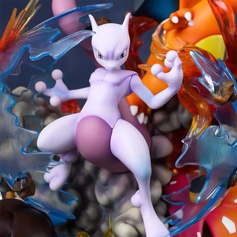 Imposante statue de collection diorama représentant un affrontement épique entre Mewtwo, Dracaufeu, Tortank et Florizarre