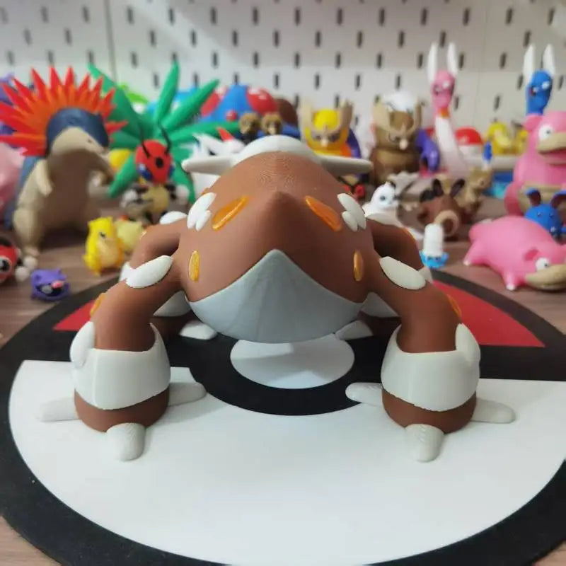 Figurine Pokémon officielle de Heatran, le Pokémon légendaire de type Feu et Acier.