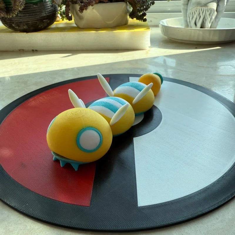 Figurines Pokémon de la ligne évolutive d'Insolourdo et sa forme évoluée Deuxdouspikes.
