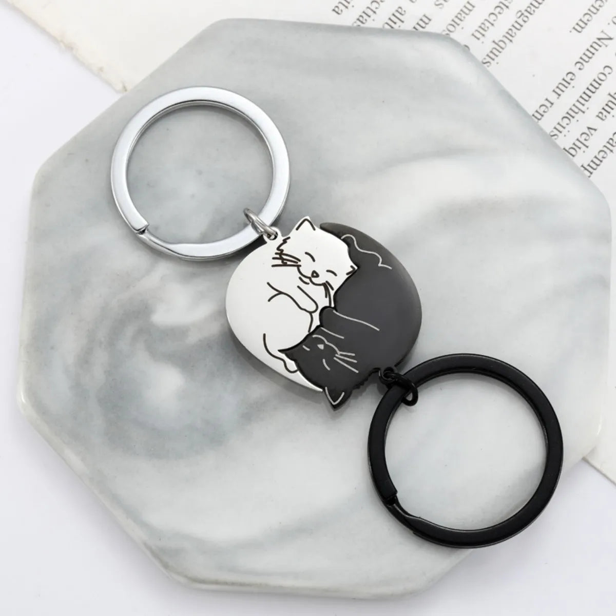 Duo Porte-Clés Chats Yin Yang Noir & Blanc – Pendentif Couple & Équilibre
