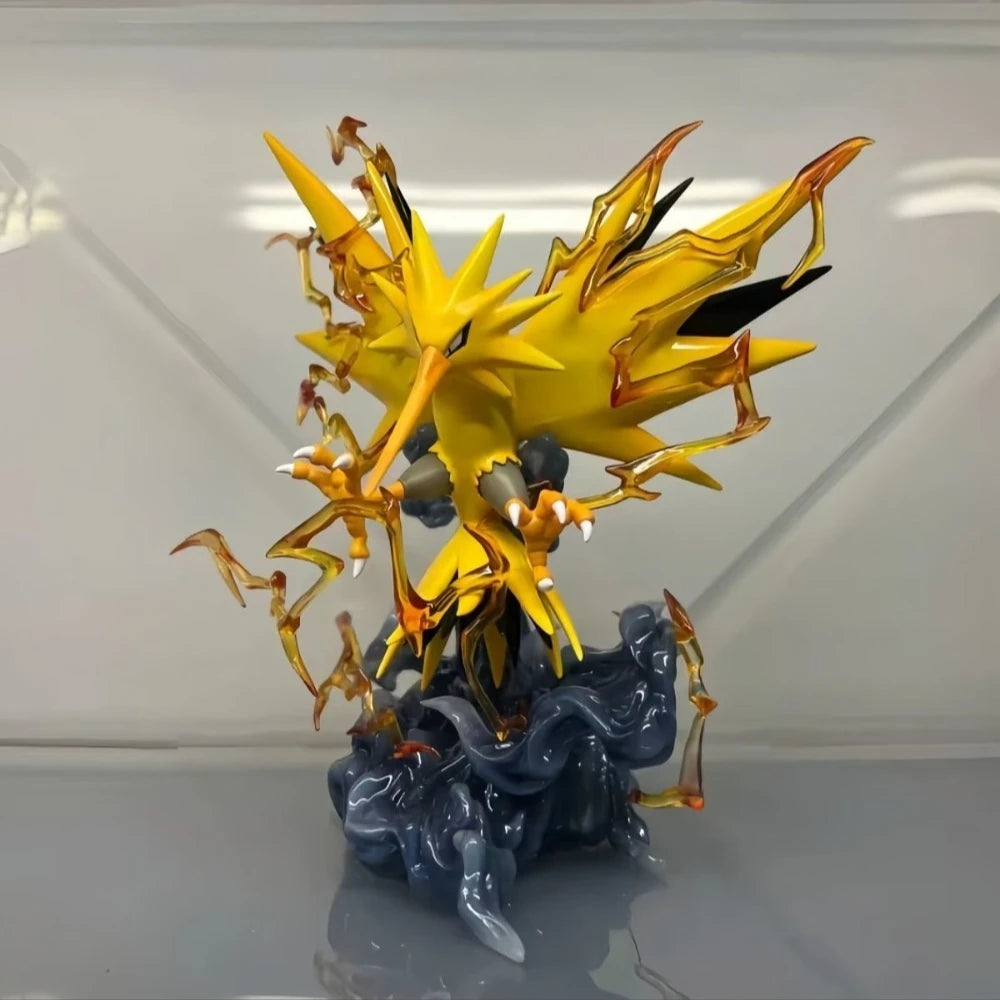 Figurine de collection d'Électhor déployant ses ailes au milieu d'un déchaînement d'éclairs spectaculaire