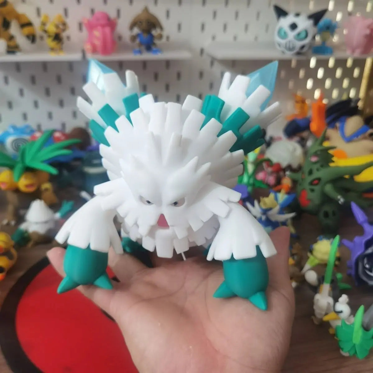 Figurines Pokémon de Blizzi, Blizzaroi et sa forme Méga-Blizzaroi.