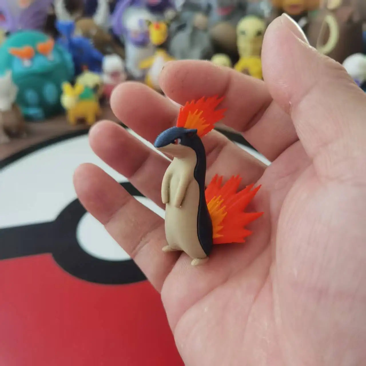Figurines Pokémon du starter Feu de Johto : Héricendre, Feurisson et Typhlosion.