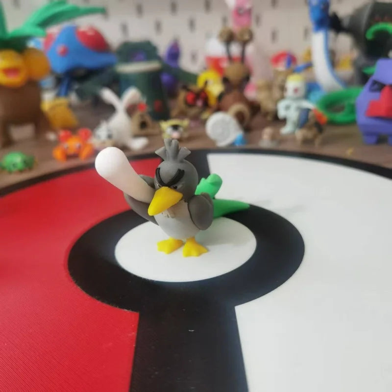 Figurines Pokémon de Canarticho et de son évolution Palarticho avec leur poireau.