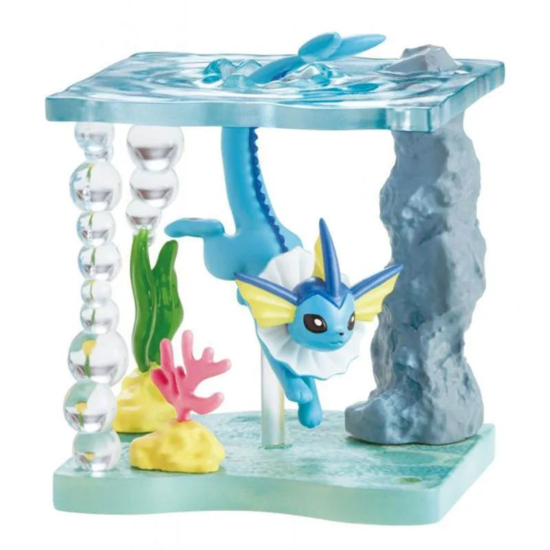 Lot de mini-figurines Pokémon variées présentées sur de petits socles thématiques d'environnement aquatique.