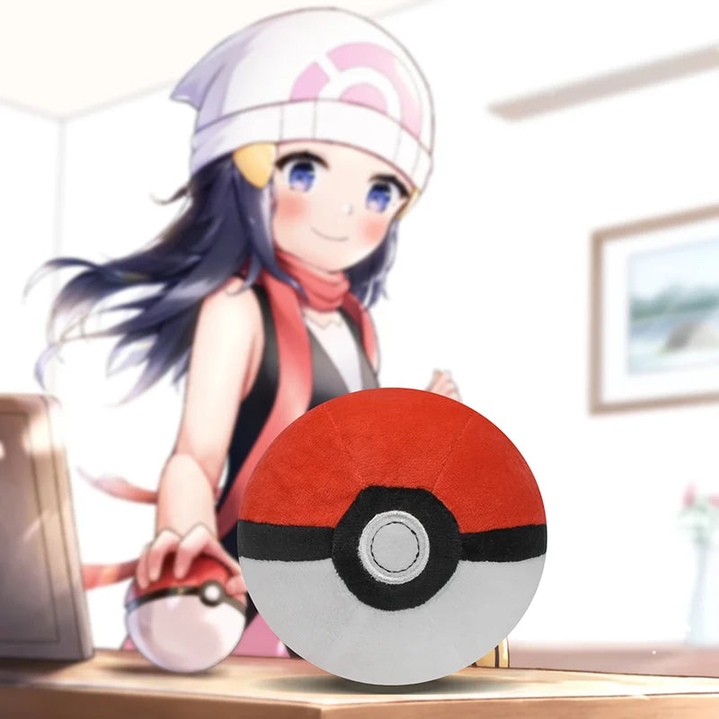 Peluche Pokéball ultra douce déclinée sous plusieurs modèles emblématiques (Super Ball, Hyper Ball, Master Ball, etc.).