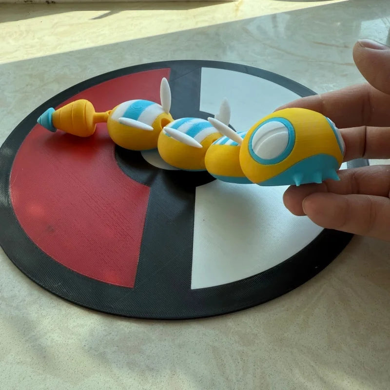 Figurines Pokémon de la ligne évolutive d'Insolourdo et sa forme évoluée Deuxdouspikes.