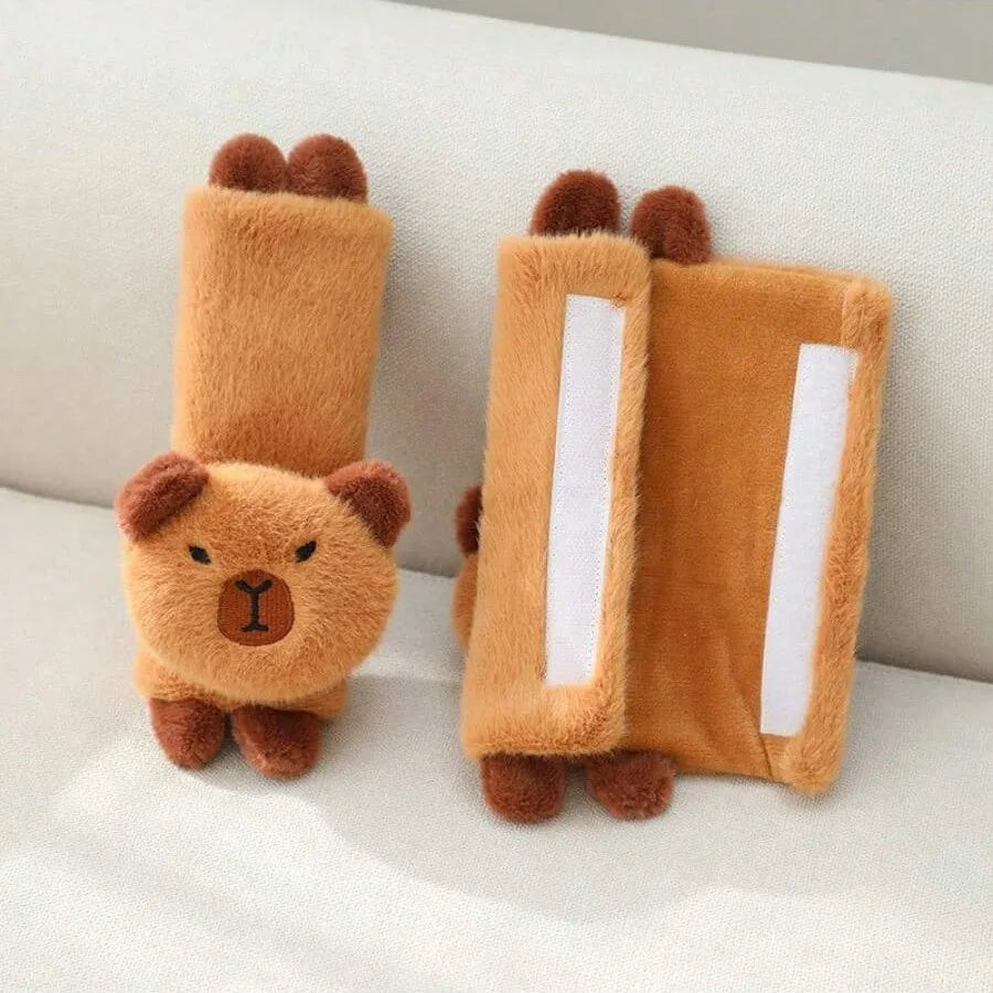 Kit Accessoires Auto Peluche Capybara – Repose-Tête, Protège-Ceinture & Boîte Mouchoirs