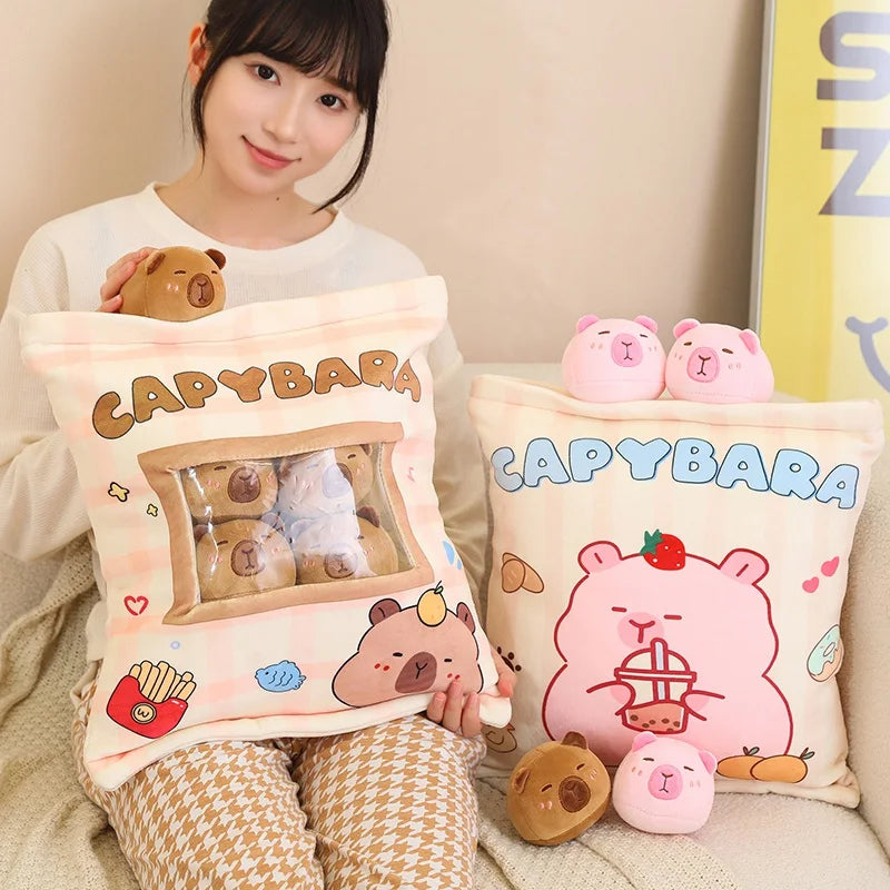Coussin Capybara Sachet Transparent – Oreiller Rempli de Mini Doudous