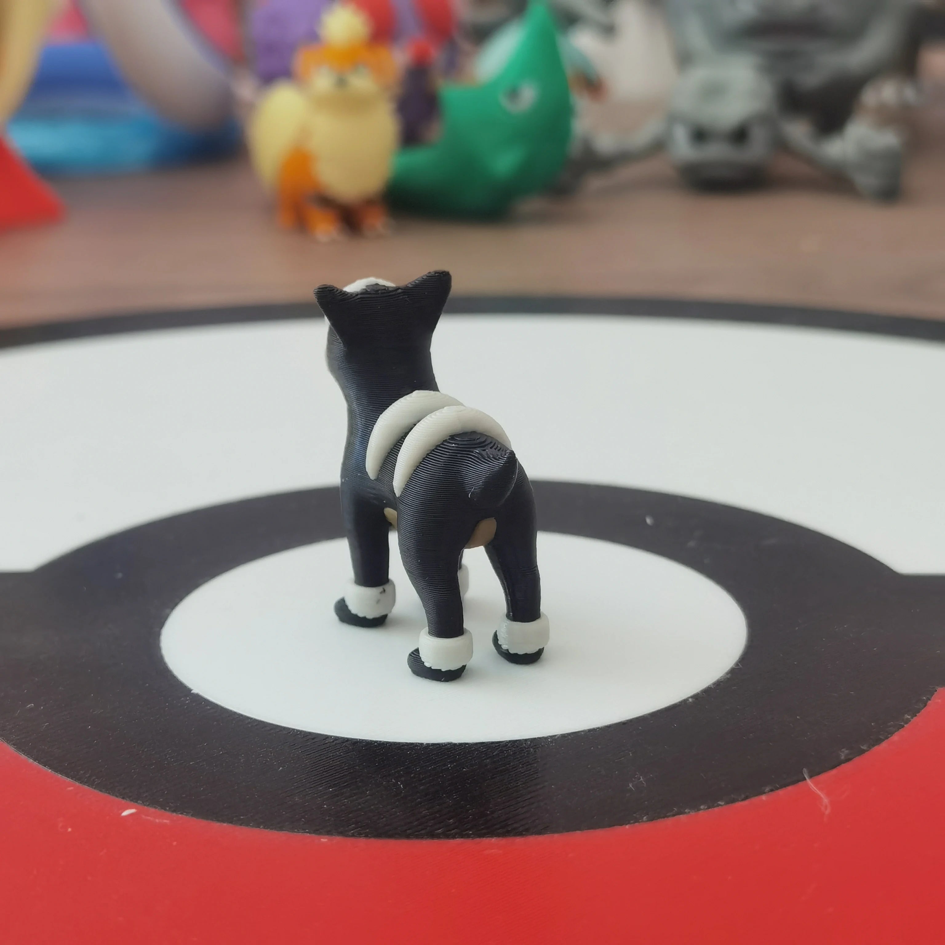 Figurines Pokémon de la ligne évolutive de Malosse, Démolosse et Méga-Démolosse.