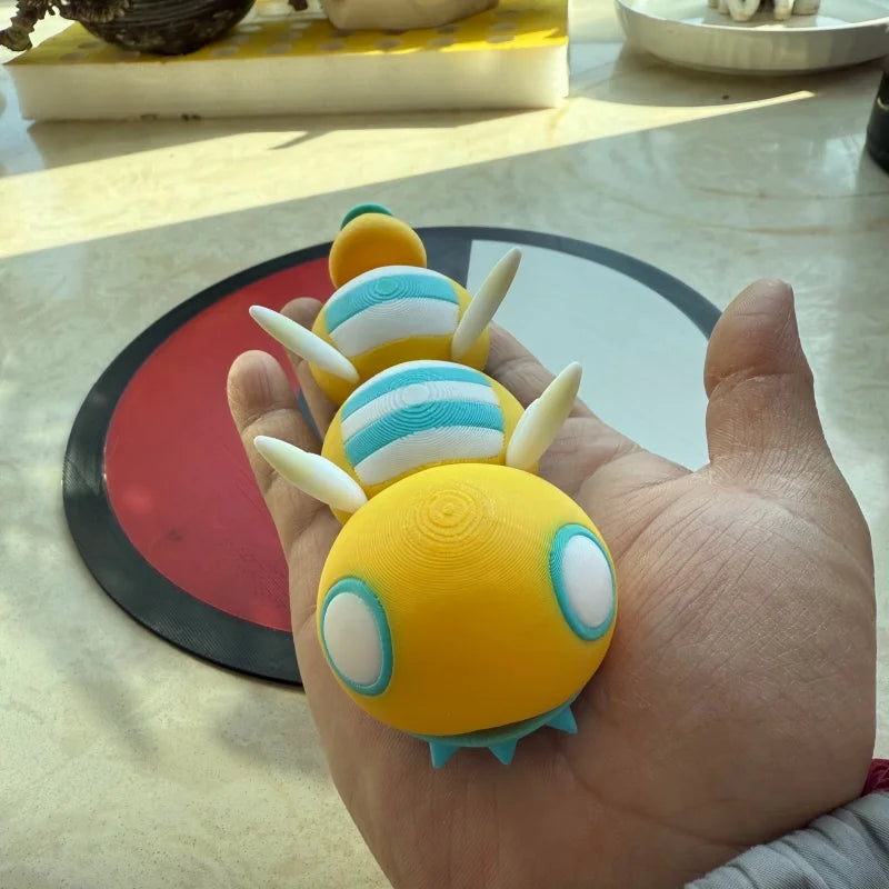 Figurines Pokémon de la ligne évolutive d'Insolourdo et sa forme évoluée Deuxdouspikes.