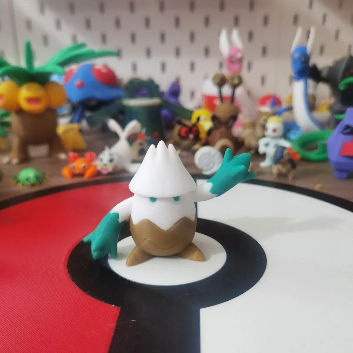 Figurines Pokémon de Blizzi, Blizzaroi et sa forme Méga-Blizzaroi.