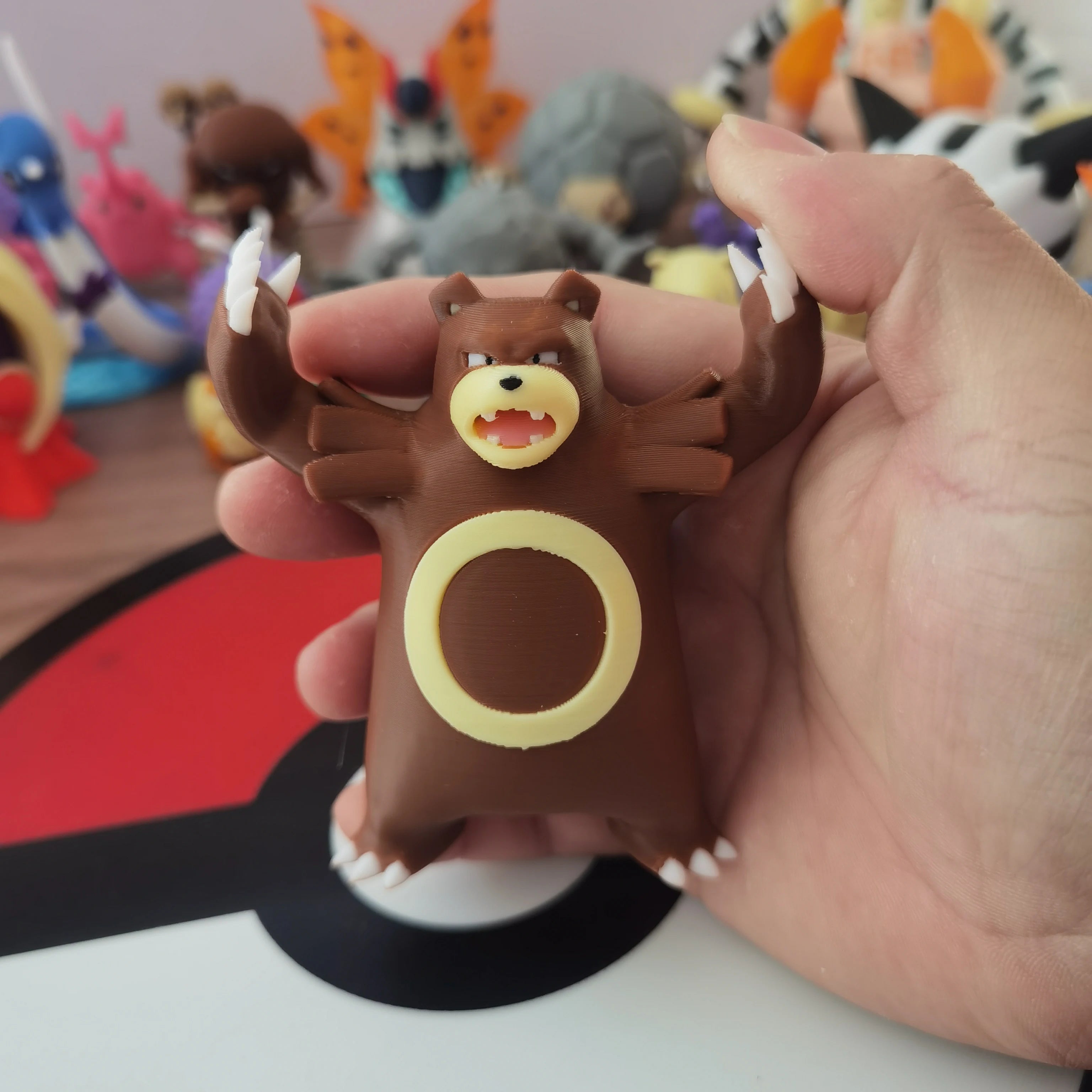 Figurines Pokémon de la ligne évolutive de Teddiursa, Ursaring et Ursaking (Hisui).