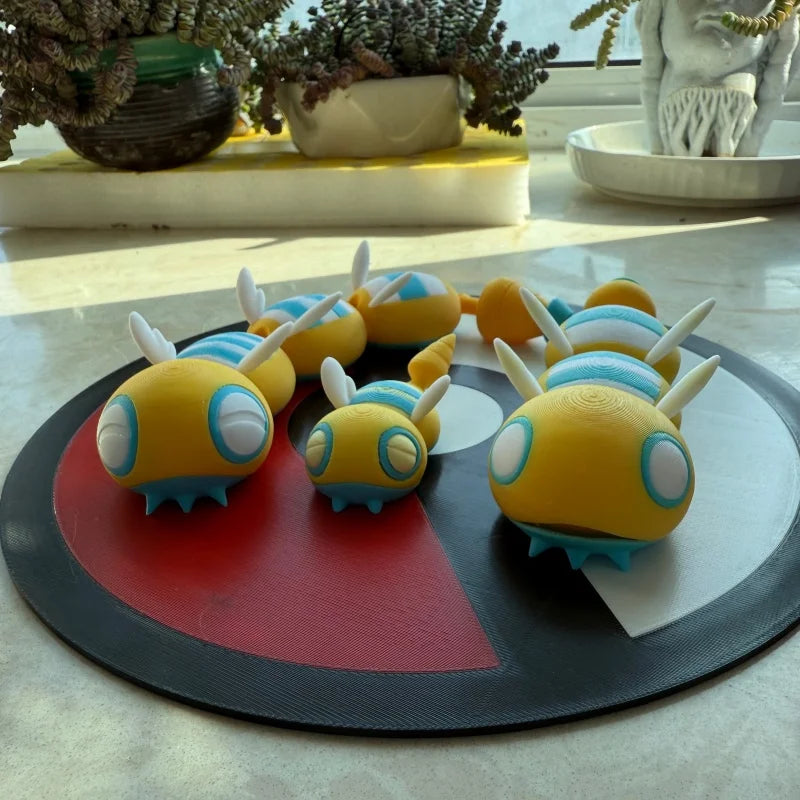 Figurines Pokémon de la ligne évolutive d'Insolourdo et sa forme évoluée Deuxdouspikes.