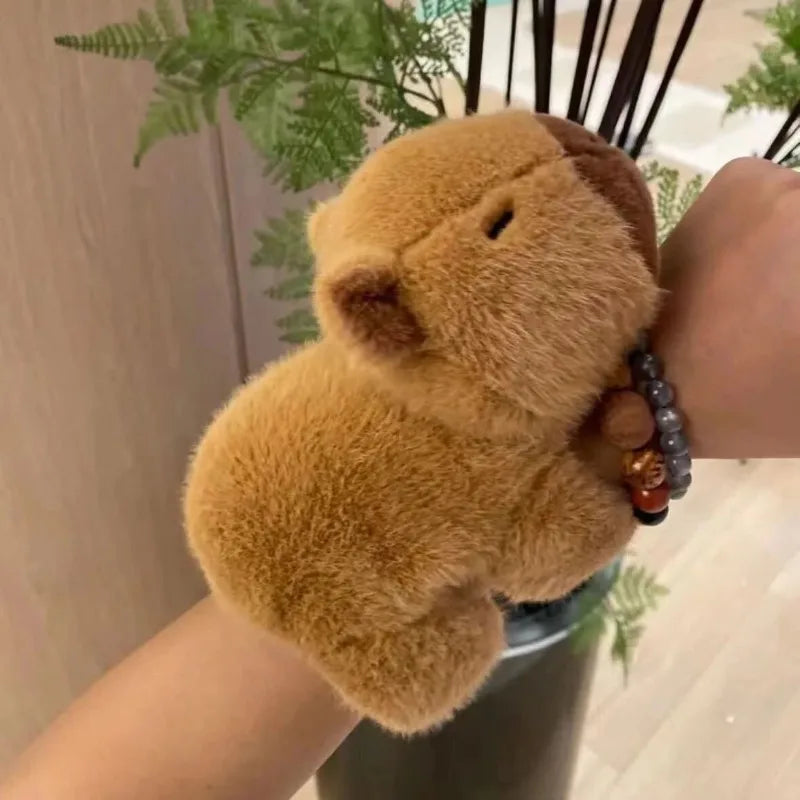 Bracelet Peluche Capybara Claque – Doudou Poignet & Accroche Voiture Tortue