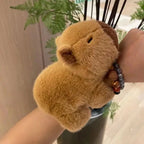 Bracelet Peluche Capybara Claque – Doudou Poignet & Accroche Voiture Tortue