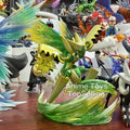 Figurine Pokémon de Cizayox en pleine attaque avec des effets d'énergie dynamiques et un socle détaillé.