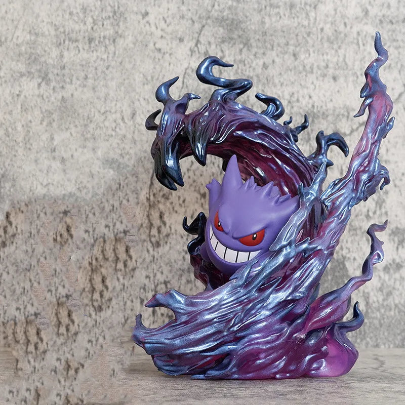 Figurine Pokémon dynamique d'Ectoplasma entouré d'une imposante aura d'énergie ténébreuse