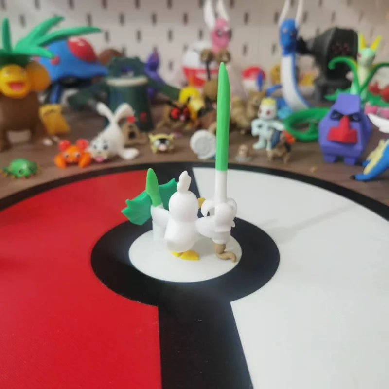 Figurines Pokémon de Canarticho et de son évolution Palarticho avec leur poireau.