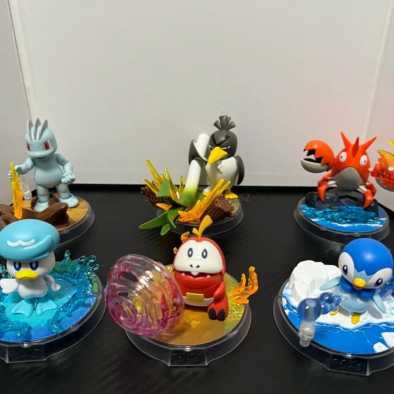 Figurines Pokémon sur socles thématiques représentants divers Pokémon populaires dans leur environnement