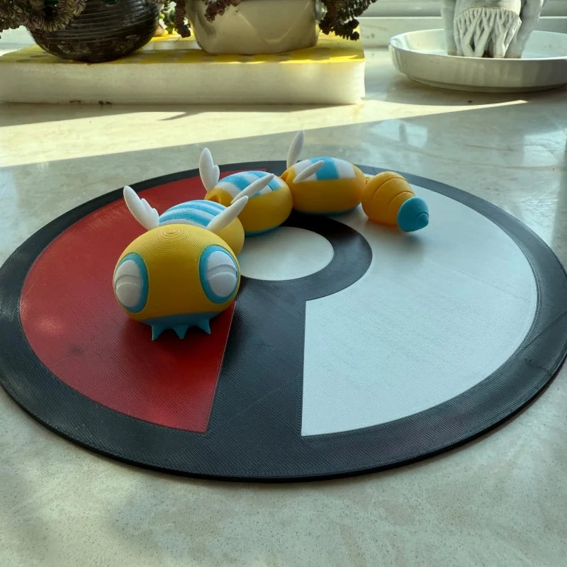 Figurines Pokémon de la ligne évolutive d'Insolourdo et sa forme évoluée Deuxdouspikes.