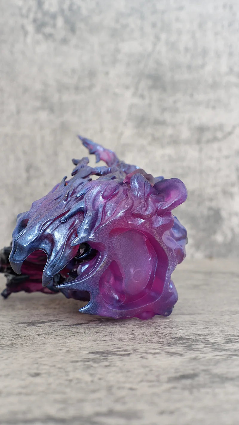 Figurine Pokémon dynamique d'Ectoplasma entouré d'une imposante aura d'énergie ténébreuse
