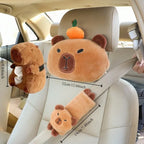 Kit Accessoires Auto Peluche Capybara – Repose-Tête, Protège-Ceinture & Boîte Mouchoirs